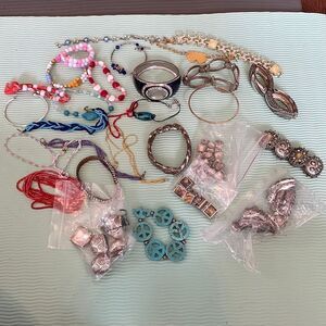 Lot of broken & tarnished bracelets for jewelry making or crafts